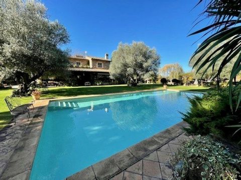 Fabulous Catalan farmhouse, completely renovated and surrounded by a beautiful native and botanic garden, for sale in an area surrounded by nature. Current owners of this authentic farmhouse, who bought more than twenty years ago, when it was a ruin,...