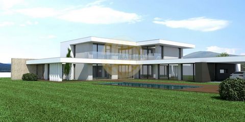 Located in Alcobaça. Extraordinary modern detached house with luxury finishes in the final phase of construction in Pataias with 600 m2 of construction Located just a few minutes from the famous Nazaré Beach, known worldwide for its giant waves. The ...