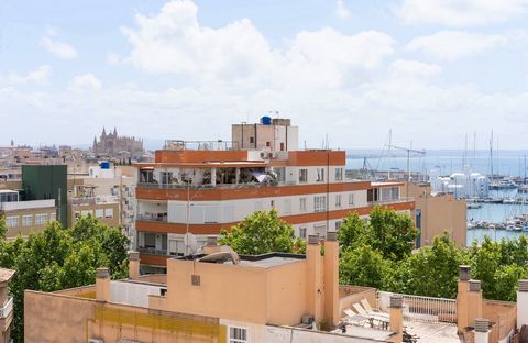 Fantastic penthouse with a lot of potential in Son Armadams Penthouse with roof terrace and sea views in Palma This lovely bright penthouse is located in a prime location in Son Armadams with great views of Palma and the harbour. From here, it is a 5...