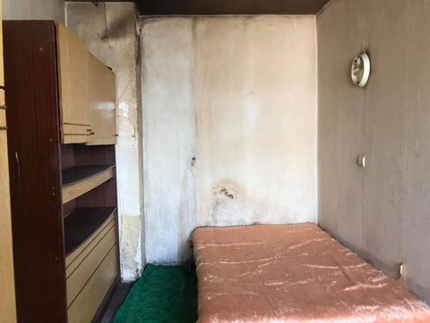 One-bedroom apartment with an area of 55sq.m., distributed on: kitchen, living room, bedroom, glazed terrace, corridor, bathroom and toilet together. The property is without improvement. WE OFFER: Uncompromising service until the transaction is final...