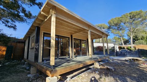 Chalet de 40 m&#178; sur terrain de loisir au Castellet de 236 m&#178;