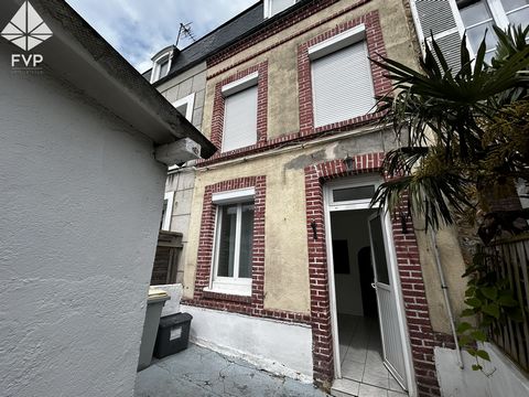 We offer you this charming townhouse semi-detached on both sides, located in a quiet area only a few steps from the city center of Fécamp (76400). Ideal for a first acquisition or a rental investment, this house offers great potential with some refre...