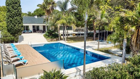 LAS CHAPAS VILLA Renovated in 2016 FREE Notary fees exclusively when you purchase a new property with MarBanus Estates a stunning contemporary villa located in Las Chapas, Marbella. Surrounded by a well-kept mature garden featuring pine trees, cypres...