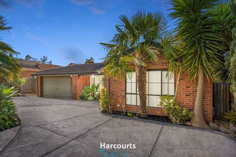 Perfectly situated in the highly coveted Mill Park Heights estate, this meticulously maintained and spacious home is a true gem. Nestled within a stone's throw of Westfield Plenty Valley, South Morang Train Station, esteemed schools and picturesque p...