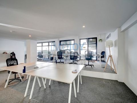 Nice store transformed into an office in Alcântara, in Alto de Sto Amaro, with a total area of 293m2, spread over 2 floors, space with plenty of natural light, good visibility to the outside. From the office, you access a common patio at the back of ...