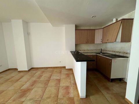 **Référence : PERE007237** Découvrez votre retraite parfaite dans la charmante Barriada de Guarros à Paterna del Río, Almeria ! Cet appartement confortable est idéal pour les escapades de week-end ou comme excellent investissement pour les locations ...