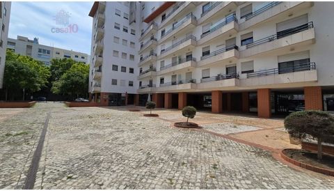 Commercial space for rent in Parque das Nações With fume extraction. Currently divided into 2 areas. It has 2 bathrooms. A car park and a storage room. In the heart of the northern part of Parque das Nações, in a reference area. Close to the PSP, the...