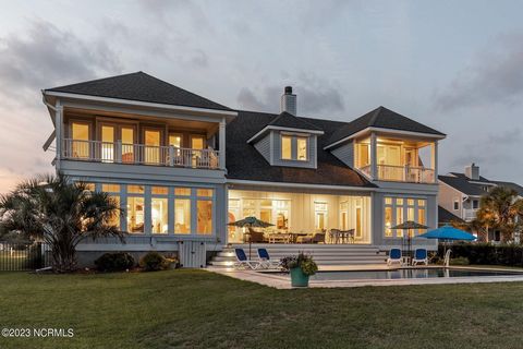 Motivated Seller! Presenting a magnificent custom built home on Bogue Sound, boasting meticulous maintenance, exceptional quality, & fine attention to detail. This residence artfully combines contemporary style w/rustic charm, creating an inviting & ...