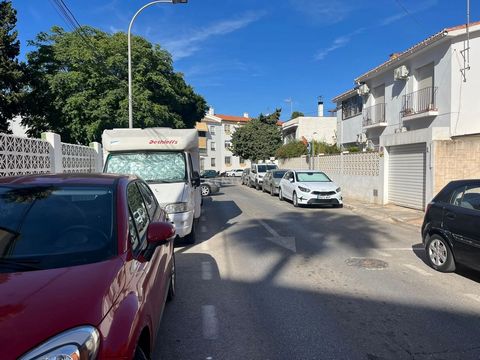 Opportunité pour les investisseurs ! Propriété occupée. Appartement à vendre dans une urbanisation très bien desservie à proximité de l’autoroute. Il est situé à Torremolinos et dispose de tous les services, bars et restaurants à proximité. Il se tro...