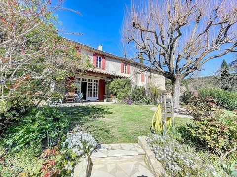 Located on a beautiful landscaped plot of 2600m2, this superb 17th century Mas enjoying a magnificent 180 degree view in the heart of the particularly calm and privileged Rasteau vineyard. The very elegant Mas of approximately 280m2 all in stone, off...