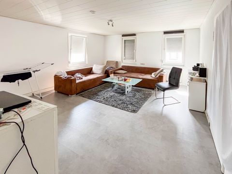 This great apartment right in the center of Plochingen offers plenty of space for up to 8 guests. The fully equipped kitchen, bathroom with shower and bathtub, four bedrooms and a shared lounge leave nothing to be desired. All the utensils required f...