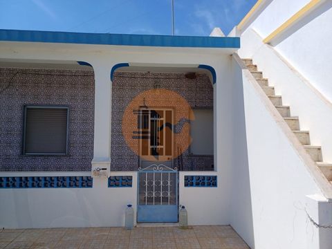 House with four bedrooms, a lounge, kitchen, bathroom, hallway, utility room and patio. It also has a good terrace with two access stairs, both from the front of the house and from the patio area. There is also an annex on the ground floor, comprisin...