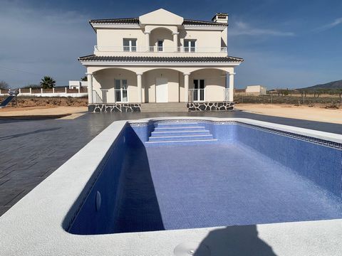 Landhäuser mit 4 Schlafzimmern in ländlicher Umgebung in Pinoso. Neubau-Chalets mit 4 Schlafzimmern in Pinoso, in ländlicher Umgebung. Sie können den Stil des Hauses wählen: ein traditionelles mediterranes Haus oder ein Haus mit moderner Ausstattung....