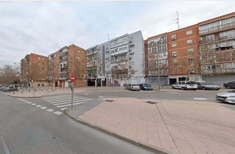 ¿Buscas vivienda en Madrid? Century 21 Now IV te ofrece la oportunidad de adquirir éste piso en el distrito de Vallecas. Oportunidad para inversores: Inmueble en situación especial, venta sin posesión. No se puede realizar visita al interior al inmue...