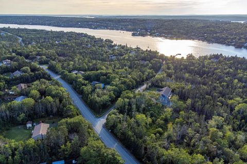 Entdecken Sie den Reiz des Lebens an der Küste mit diesem außergewöhnlichen, 1,2 Hektar großen, unbebauten Grundstück im malerischen Whites Lake, Nova Scotia. Mit einem Preis von 89.900,00 $ bietet diese Immobilie eine einzigartige Gelegenheit, in di...