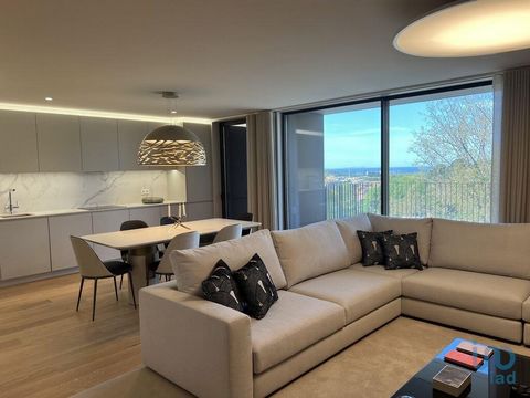 Apartamento Novo Alameda dos Jardins da Arrábida - Edifício Yard Localizado numa das áreas mais desejadas da Arrábida, este magnífico apartamento T3 no 9 piso, oferece o melhor estilo de vida contemporâneo, combinando luxo, conforto e vistas deslumbr...