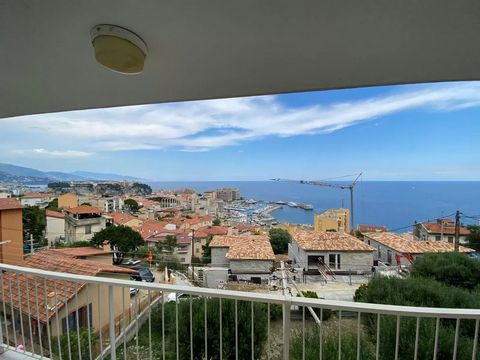 Located in the town of Cap d'ail, just a few minutes' walk from Monaco Hospital, this stunning, fully renovated 3-room apartment offers luxurious amenities. Spanning 60 sqm, it features a living room with an equipped open kitchen, two bedrooms, a spl...