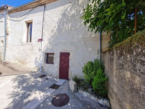 Nestled in the heart of a picturesque village in the Gers, this village house is just waiting for you to rediscover its old-world charm. Completely to be renovated, it offers a blank canvas to give free rein to your imagination and creativity. Today,...