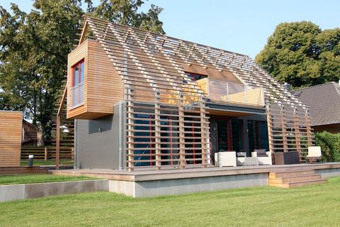 Chalet esclusivo e di nuova costruzione 2019 su 2 piani sul terreno dello Schlosshotel Wendorf vicino a Schwerin, moderno e innovativo. Con 80 metri quadrati di superficie abitabile e un arredamento estremamente confortevole e moderno, il domicilio è...