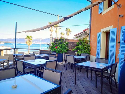 Magnifique restaurant face à la rade de Toulon sur le port de St Mandrier