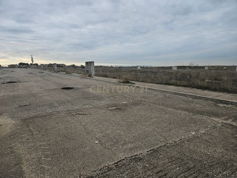 ¿Buscas tu nuevo suelo urbano residencial? Nosotros lo tenemos. Excelente oportunidad de adquirir en propiedad este suelo que forma parte de un conjunto de terrenos a la venta, ubicado en la localidad de Las Ventas de Retamosa, provincia de Toledo. D...
