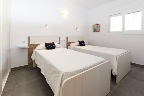 Welcome to this tastefully furnished and modern 57 m² apartment in Roses, perfect for a relaxing getaway for up to 5 guests. Located right on the beachfront, this accommodation offers stunning sea views and puts you just 5 meters from the sandy Santa...