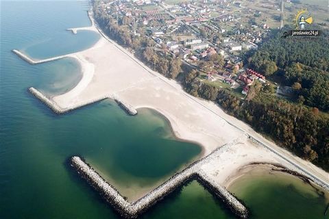 Excellent location, close to the seaside beach (150 m), in the center of the resort, with easy access to attractions, restaurants, bars and shops. Holiday resort on a well-kept and fenced recreation and relaxation area. Comfortable, two-story holiday...