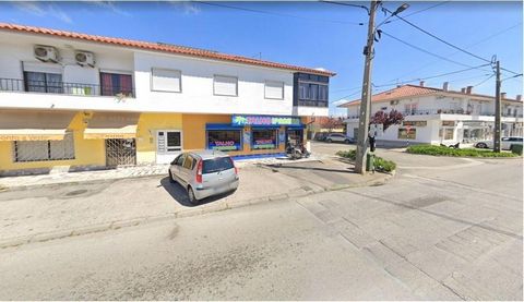 Bem-vindo à sua nova loja em Fernão Ferro! Com uma área de 50 m², a loja está situada numa zona estratégica, com fácil acesso e boa visibilidade, para quem procura um espaço comercial com boa localização. 50 m² distribuídos de forma funcional para ot...