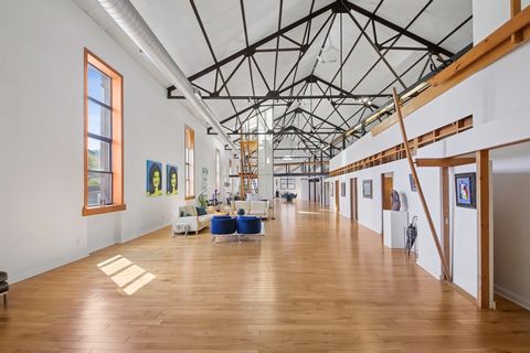 On the market for the first time in over a generation!! This is a rare chance to own an extraordinary loft home in the iconic Wells Fargo building in the heart of Jersey City's vibrant Hamilton Park neighborhood. This loft has been featured in films,...
