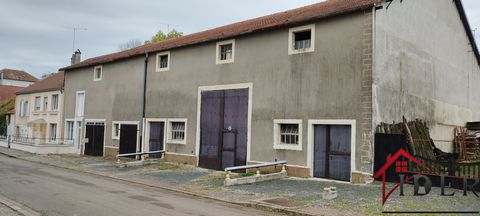 Huge potential! 600 square meters of agricultural/industrial buildings with 330 square meter slab attic and two adjoining residential houses! It is a set of several barns, stables and various workshops in good condition. Will be perfect for artisanal...