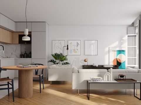 Excelente apartamento T3 com varanda, composto por: - Piso inferior: Hall de entrada, sala, cozinha, casa de banho, quarto, 2 varandas; - Piso superior: 2 suites; - Cozinha equipada com eletrodomésticos SMEG (combinado, exaustor, forno, máquina de la...