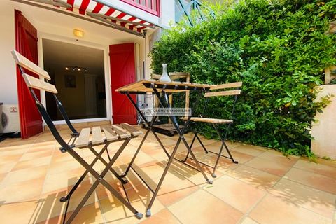The beach and the village of Bidart are within walking distance of this pretty furnished studio of 27m² of living space in excellent condition. On the ground floor of a small residence; This property is composed of a pretty open fitted and equipped k...