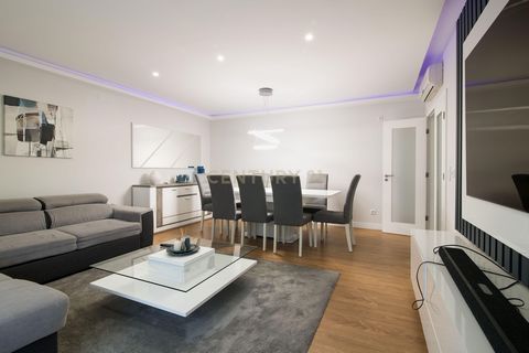 Localização: Rua Pulido Valente, Colinas do Cruzeiro, Odivelas Tipologia: T3 Área Útil 122,24 m2 - Área dependente 35,61m2 Casas de banho: 2 Estacionamento: 2 lugares INDEPENDENTES Descubra este magnífico apartamento T3, totalmente renovado, localiza...