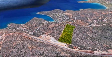 Agios Nikolaos Terrain de 9838m2 à Agios Nikolaos. L'intrigue peut construire jusqu'à 280m2. Il bénéficie de belles vues sur la mer. L'eau et l'électricité sont à proximité et faciles à raccorder. Enfin, il est situé à proximité de toutes les commodi...