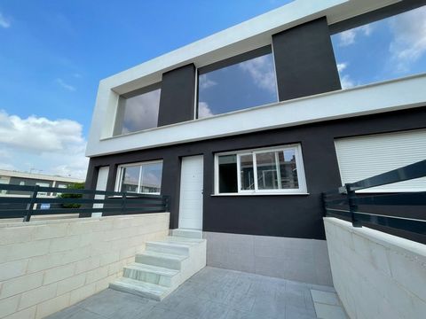 VISION is a development of terraced houses with a choice of distribution (2 bedrooms/1 bathroom, 2 bedrooms/2 bathrooms, 3 bedrooms/2 bathrooms) and options such as basement. There is a communal pool and gardens, and Playa Carrabasi is 25 minutes wal...
