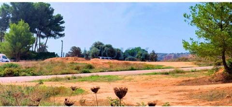 Terrain urbain, avec 2000 m2, situé à quelques mètres des plages de Vau et Alemão, à Portimão Le terrain est urbanisable. Situé dans l'estuaire de la rivière Arade, Portimão est connu pour ses excellentes plages de sable aux eaux chaudes et calmes, q...