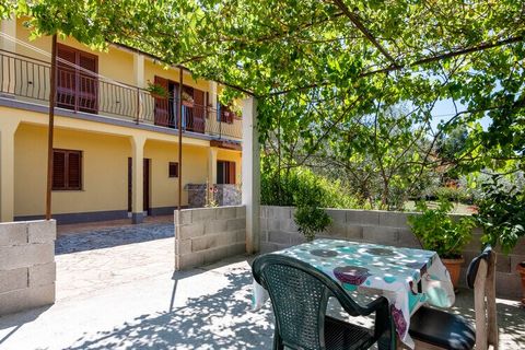 This residential apartment in Porec with 2 bedrooms can accommodate up to 4 guests comfortably. Ideal for a family travelling together, the home has a balcony with beautiful views that can be enjoyed while sipping your favourite cup of coffee. Your d...