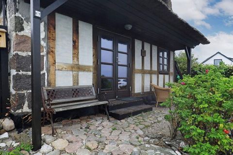 On Hindsholm, the northernmost part of Funen, this holiday home is only approx. 10 m from the sea and with a fantastic view both from the house and the terrace. The cottage has a combined living / dining room with access to the house's terrace. Furth...