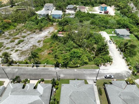 Этот участок по привлекательной цене расположен в закрытом поселке Chazon Estates и идеально подходит для проживания на одну семью. Район ориентирован на семью и находится всего в нескольких минутах езды от Олбани, ресторанов, магазинов и аэропорта. ...