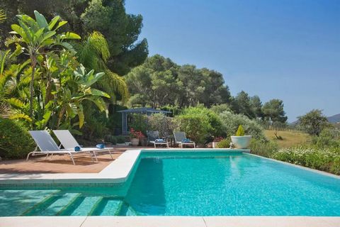 Escape to this luxurious villa that comfortably accommodates up to eight guests in four elegant and spacious en-suite bedrooms, each with their own private bathroom, along with an additional guest bathroom. Whether you're seeking a romantic retreat o...