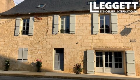 A22837TYS24 - Ideal investment opportunity - whole building with 110 m2 commercial space and 2 split level 3 bedroom apartments above located in the heart of Montignac Lascaux. Entirely renovated in recent years by skilled artisans, its neutral decor...