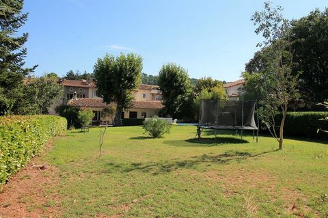 Private mansion of approximately 750 m2 benefits from remarkable volumes and a private garden of 1998 m2 with swimming pool. It offers many possibilities for creating a gîte or guest rooms. Let yourself be charmed. Tuc real estate Alès Christophe BAR...