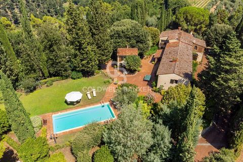 Dans la municipalité de Casciana Terme (PI), au cur vert de la Toscane, dans une position enchanteresse sur les collines pisanes, nous vendons un magnifique domaine entouré d'environ 20 hectares de terrain. La structure résidentielle est le résultat ...