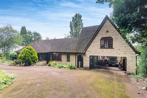 Silver Birches sits in an area of outstanding beauty, enviably set within stunning woodland close to the sought after village of Wingerworth, and bordering the historic market town of Chesterfield. This spacious five bedroom individually designed hom...