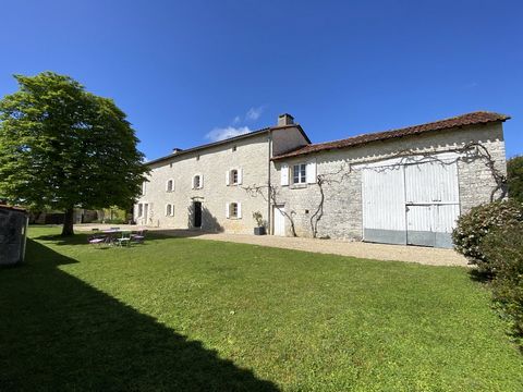 Only 25 minutes from Angouleme, in the middle of a hamlet is this majestic and authentic Charentaise house, very well maintained with numerous barns and small buildings, on a plot of 3900 m2. Built in 1779 with period features such as stone floors, d...