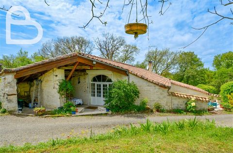 At the end of a dead-end road, amid meadows and fields, we find this lovely ensemble of two houses. Extremely quiet and isolated location yet only a few minutes from the centre of Montaigu-de-Quercy, with shops, supermarket, restaurants and all ameni...