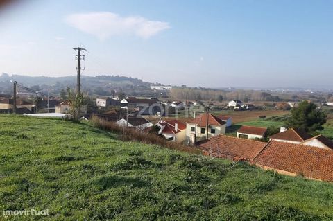 Property ID: ZMPT543826 Urban land plot for construction in Cabanas do Chão, Abrigada, Alenquer. Plot with 242m2 for construction of 3-storey villa. Urbanization located next to the Serra de Montejunto in a detached area, quiet and quiet, with good a...