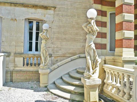 Magnificent 19th century property located 10 minutes from the sea and beaches, comprising a 440 m2 Chateau set in approx. 4.6 hectares of grounds, including formal parkland and an 11m x 6m swimming pool. The three-storey Chateau features a majestic l...