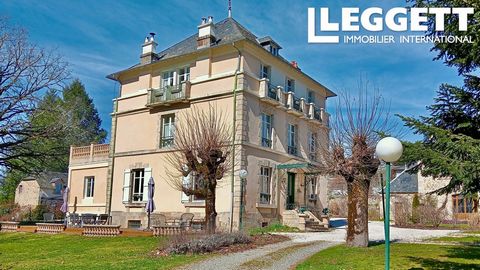 A19475PRD19 - Unique and remarkable property for use as a home, gîtes or chambres d'hôtes, consisting of a perfectly renovated and equipped manor house, two fully equipped gîtes, an outbuilding, a mini-golf course (15 holes), a recent swimming pool (...