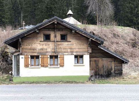 This small chalet has a total area of 50m2 (of which 10m2 is below 1.8m in height). It is easily accessible and requires some work. The accommodation consists of open plan living room with kitchen area, bathroom and separate WC on the ground floor wi...